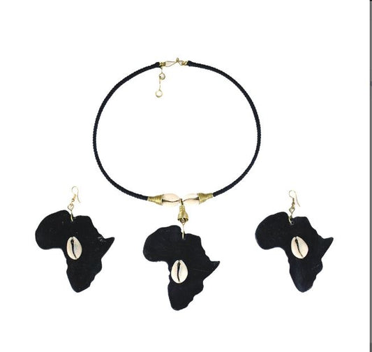 AFRICA COWRY NECKLACE